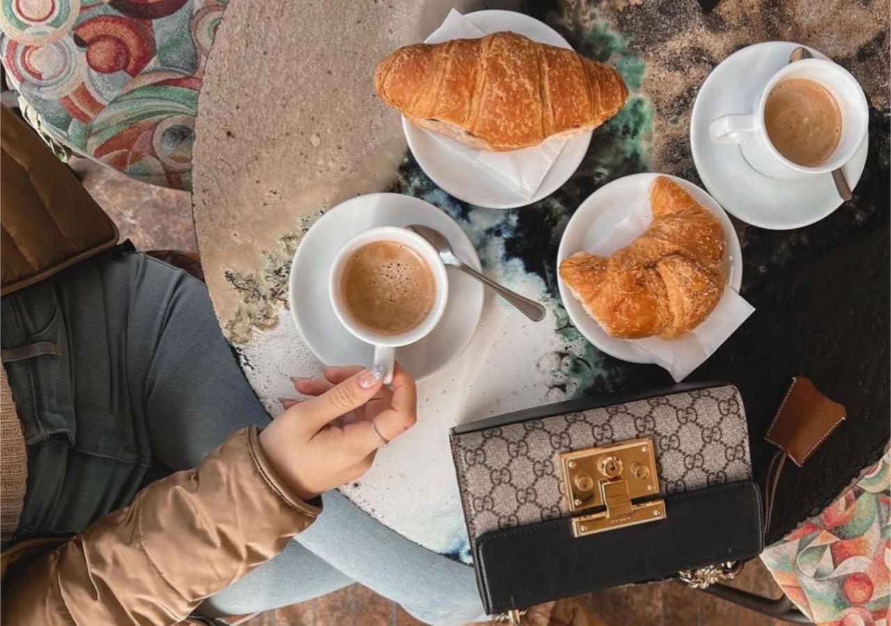Sotto Gli Affreschi Del 1800 Con Colazione Inclusa Assisi Kültér fotó